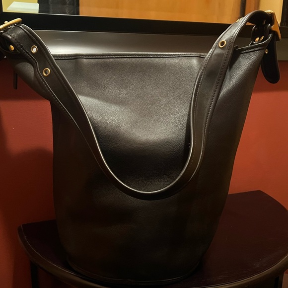 Large Bucket Coach Bag 💯 - Picture 3 of 12